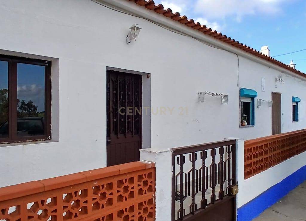 Mina de São Domingos a 11 Minutos - Moradia T3 com Quintal e Garagem em Vale do Poço, Santana de Cambas, Mértola - Image 1
