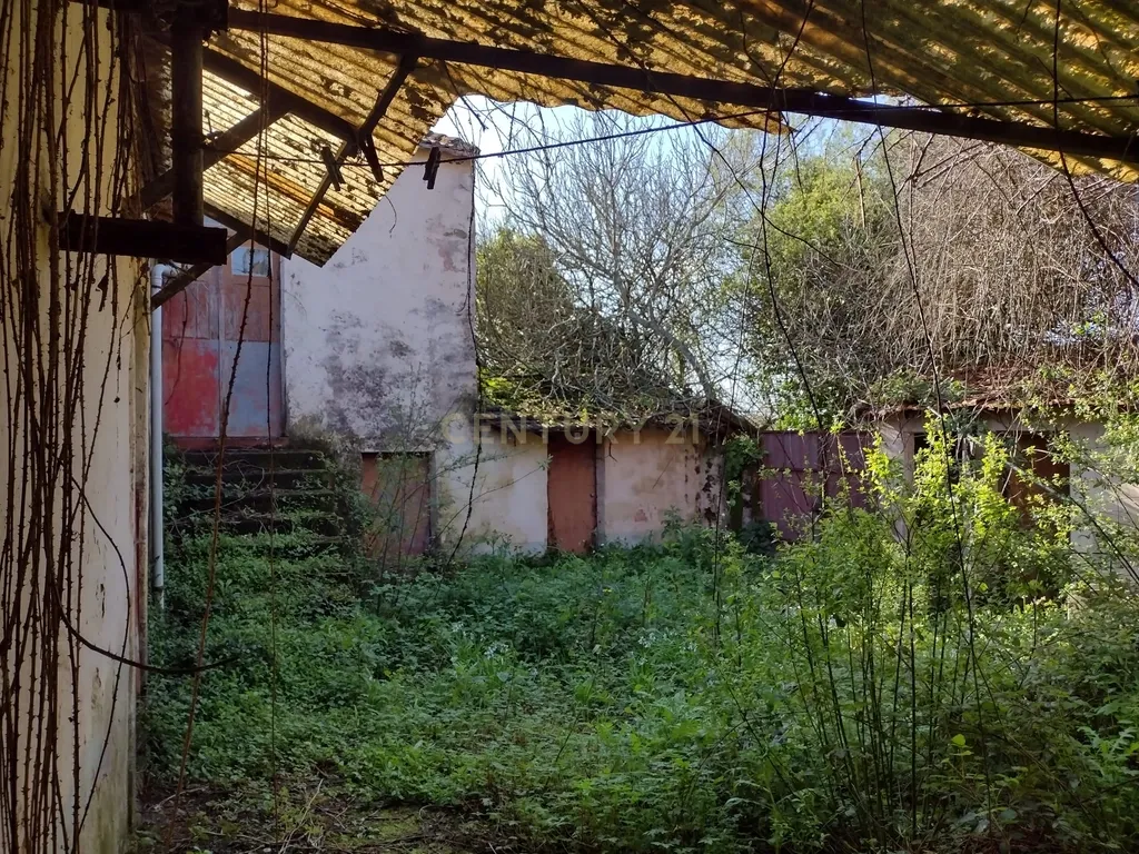 Moradia para remodelação e Terreno | Anta, Espinho - Image 8