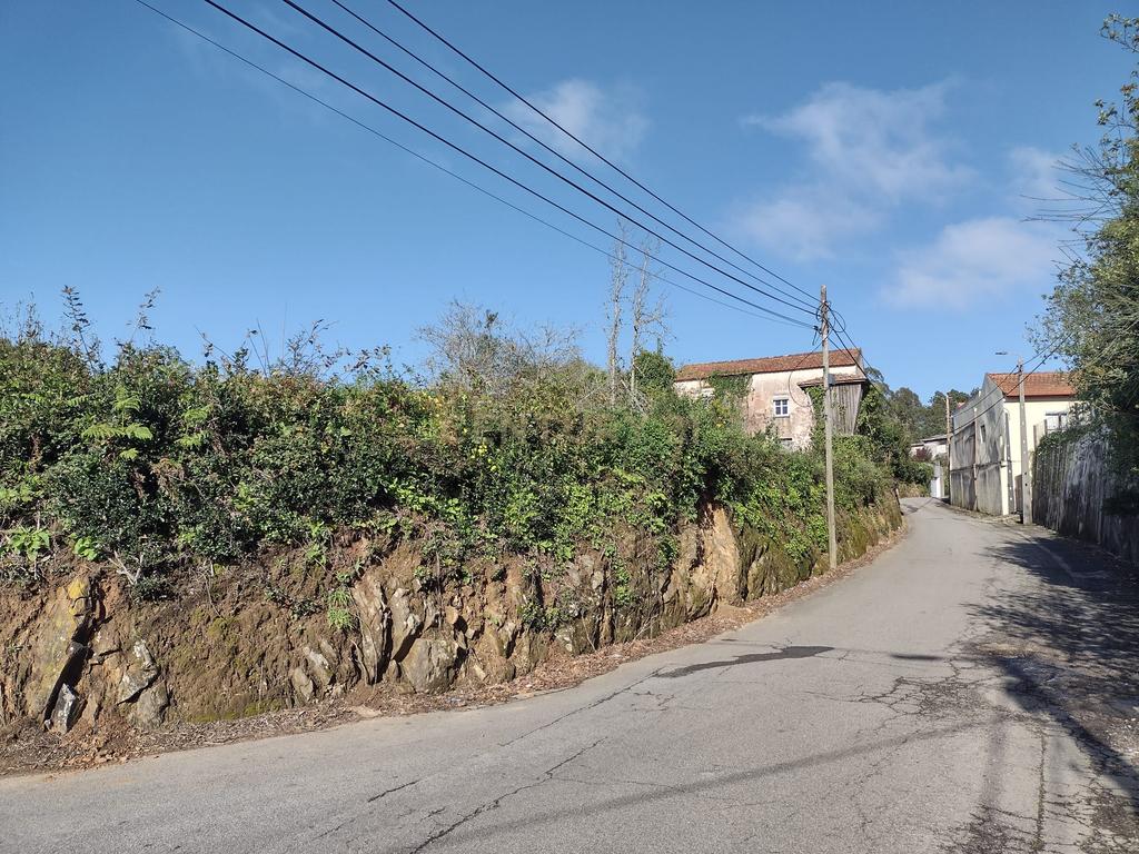Moradia para remodelação e Terreno | Anta, Espinho - Image 4