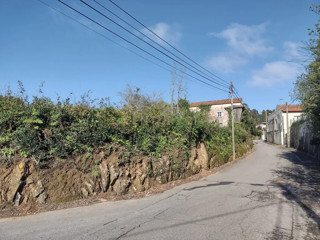 Moradia para remodelação e Terreno | Anta, Espinho - Image 4