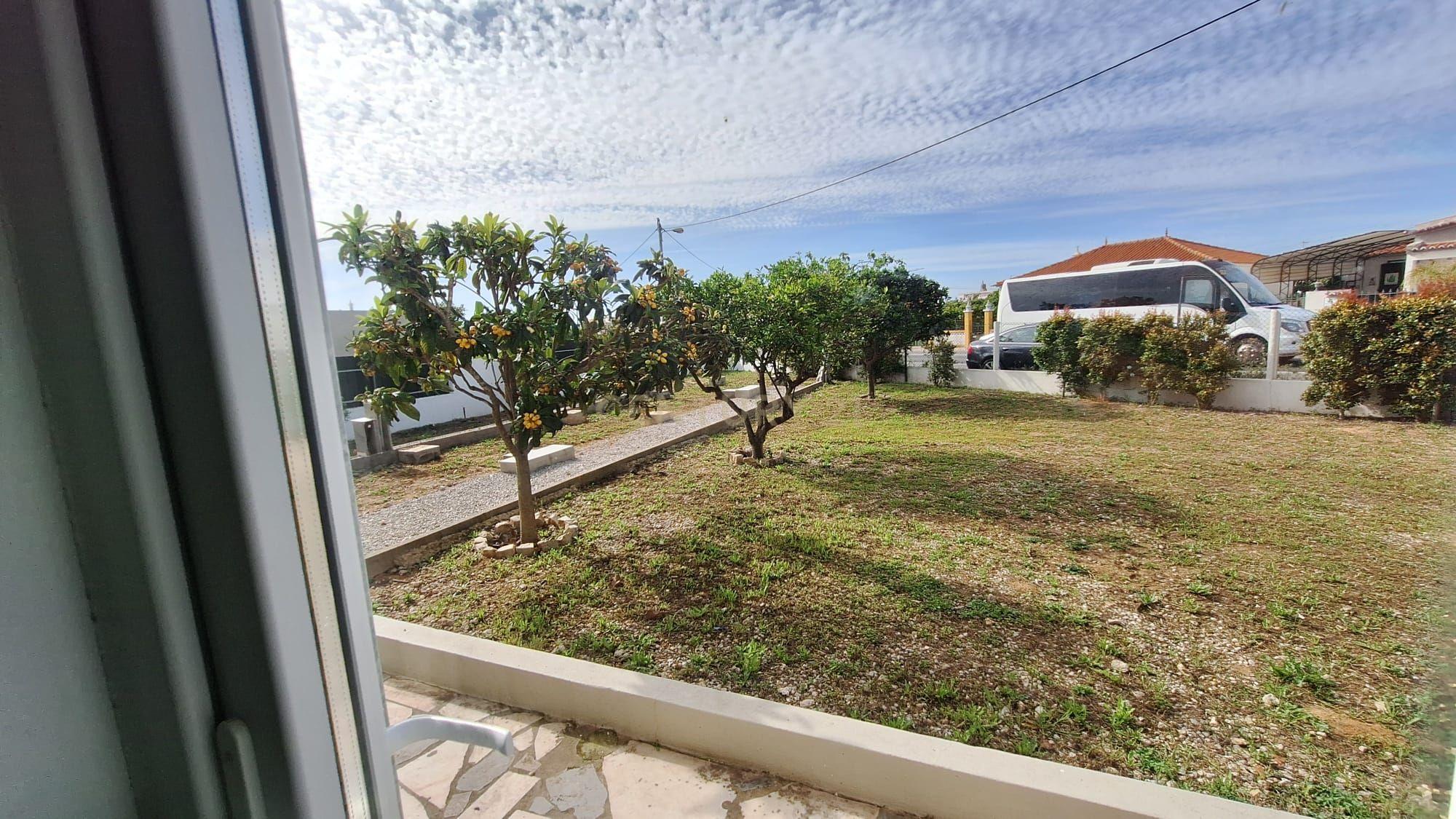 Predio com espaço comercial e a apartamento t3 em Pêra - Image 38