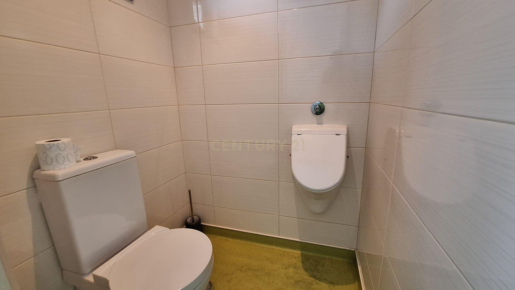 Predio com espaço comercial e a apartamento t3 em Pêra - Image 39