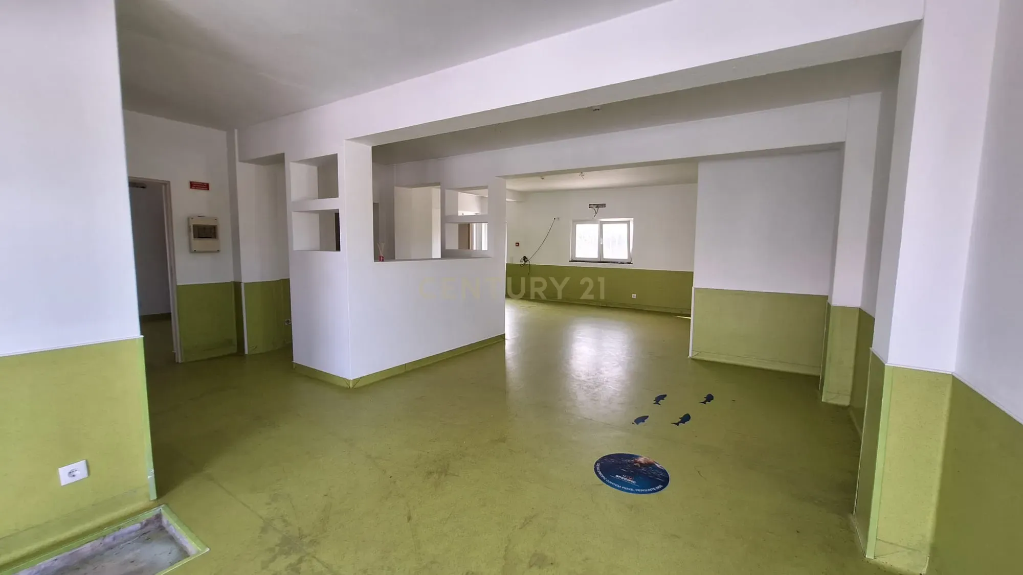 Predio com espaço comercial e a apartamento t3 em Pêra - Image 41