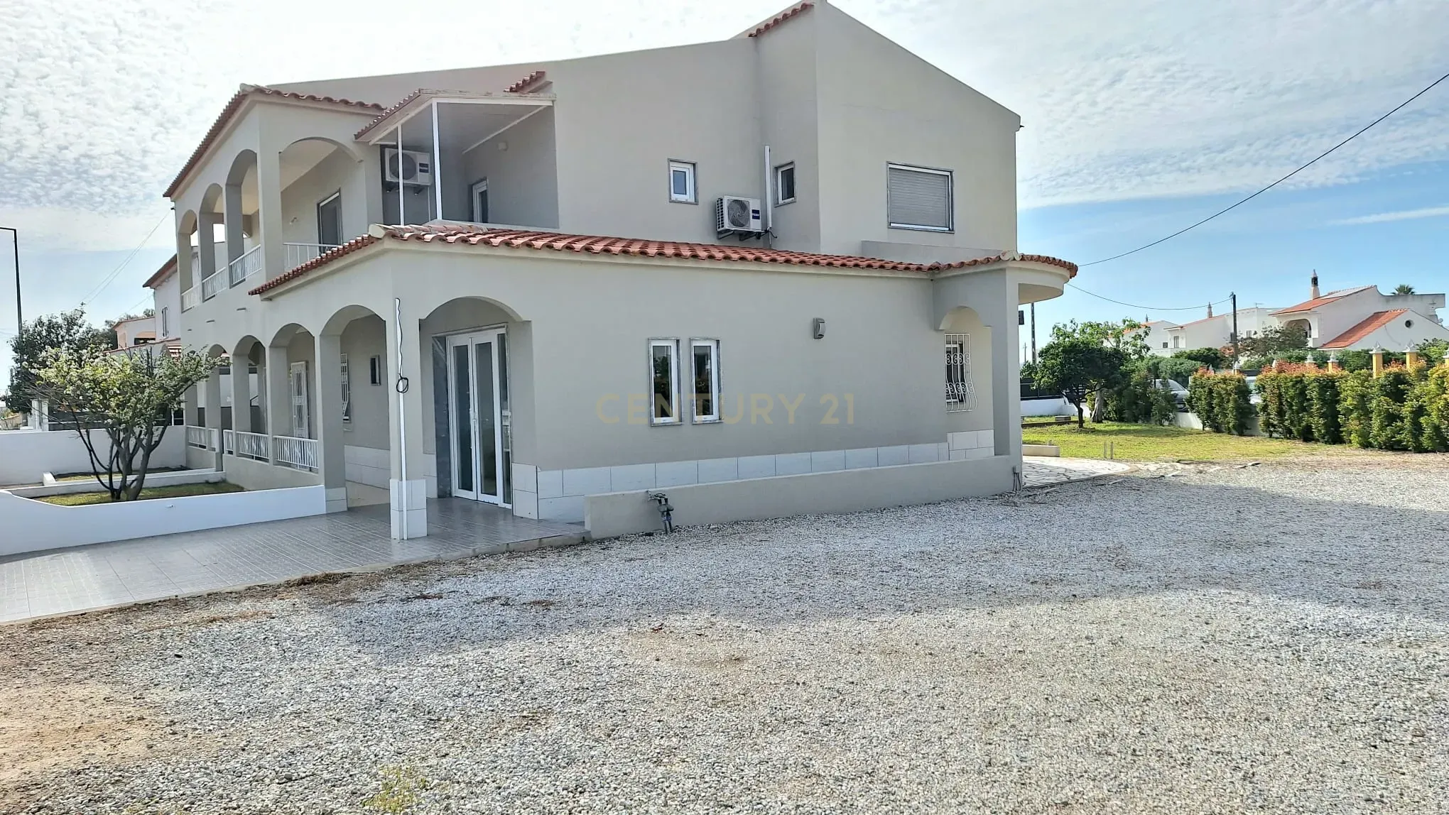 Predio com espaço comercial e a apartamento t3 em Pêra - Image 11