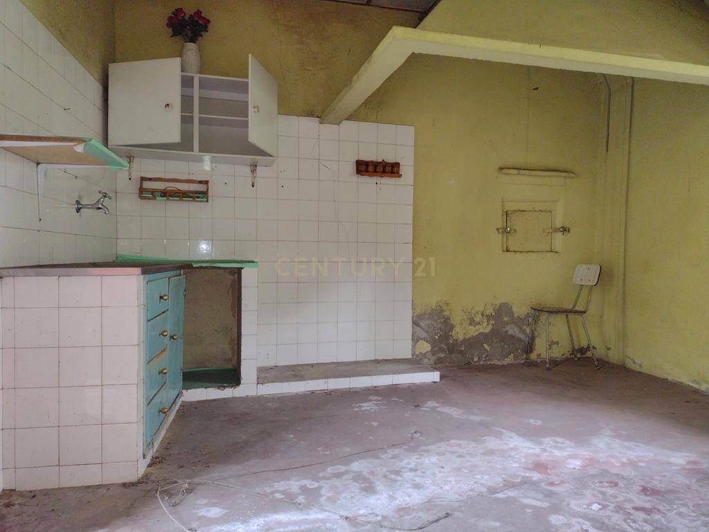 Moradia para remodelação e Terreno | Anta, Espinho - Image 13