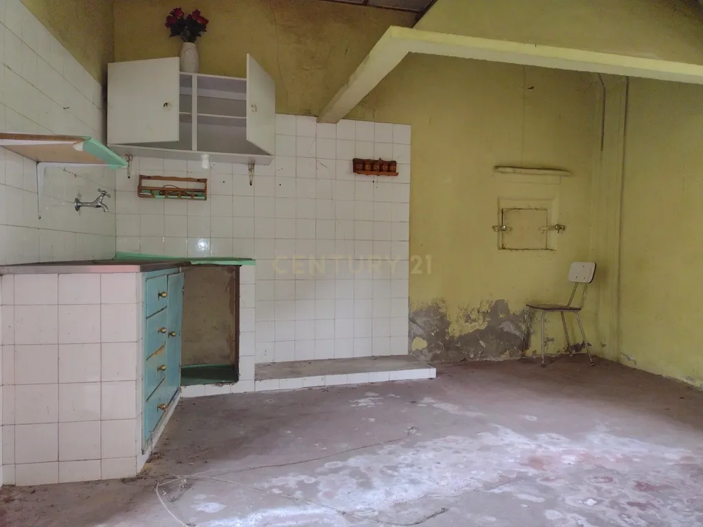 Moradia para remodelação e Terreno | Anta, Espinho - Image 13