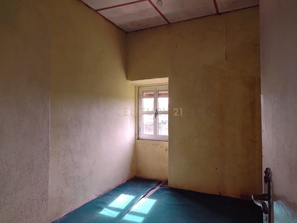 Moradia para remodelação e Terreno | Anta, Espinho - Image 15