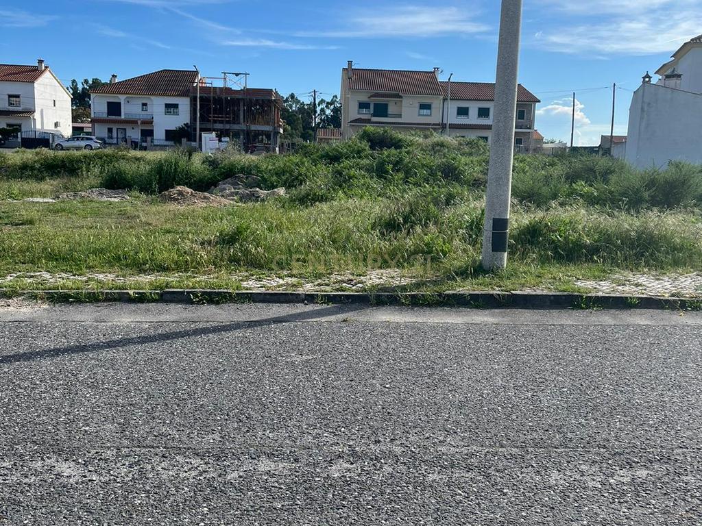 Oportunidade de Construção em Alcains: Terreno Urbano de 535m² - Image 4