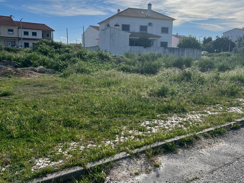 Oportunidade de Construção em Alcains: Terreno Urbano de 535m² - Image 2