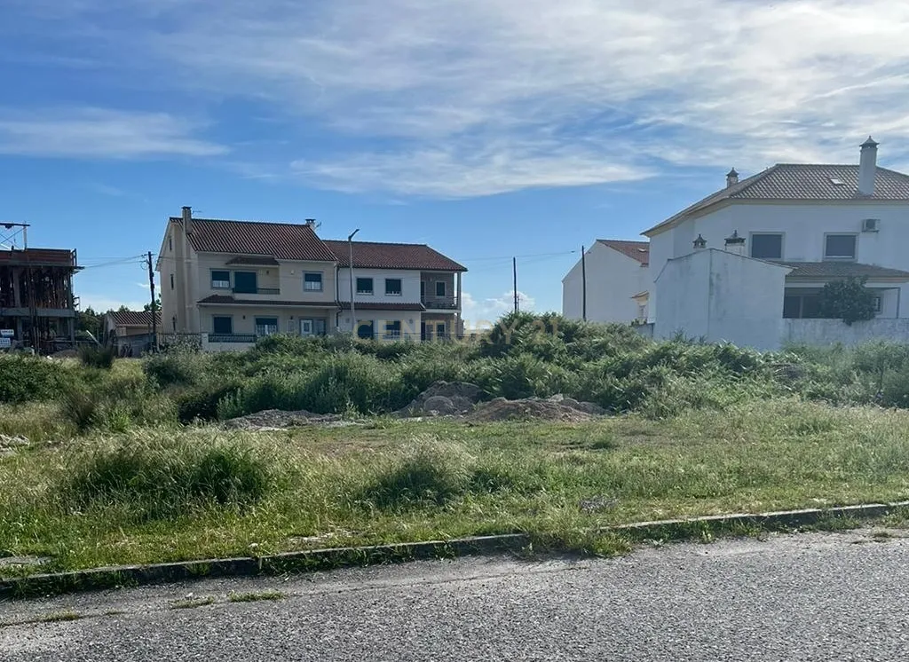 Oportunidade de Construção em Alcains: Terreno Urbano de 535m² - Image 3