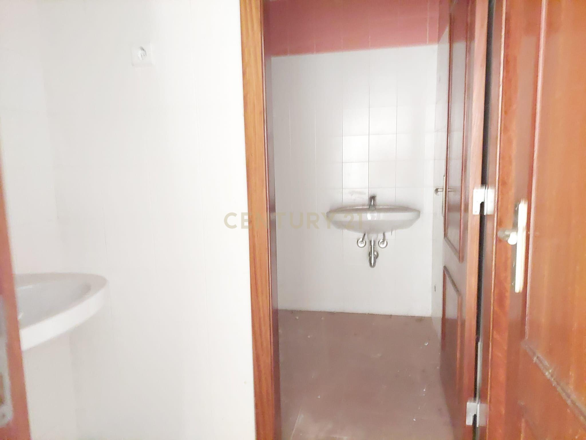 Comércio ou serviços com 140 m2 no CENTRO DE RIO MAIOR - Image 13