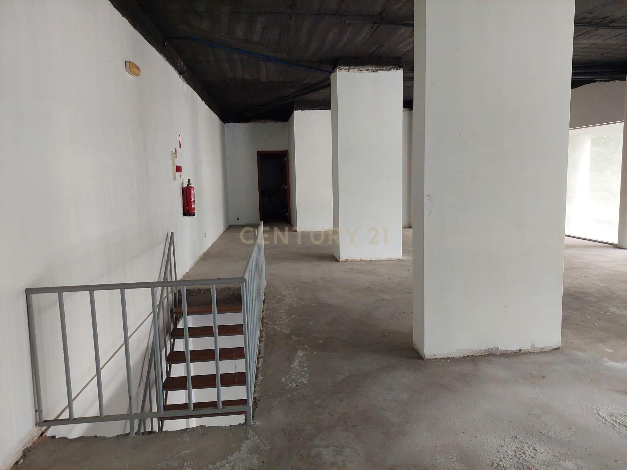 Comércio ou serviços com 140 m2 no CENTRO DE RIO MAIOR - Image 12