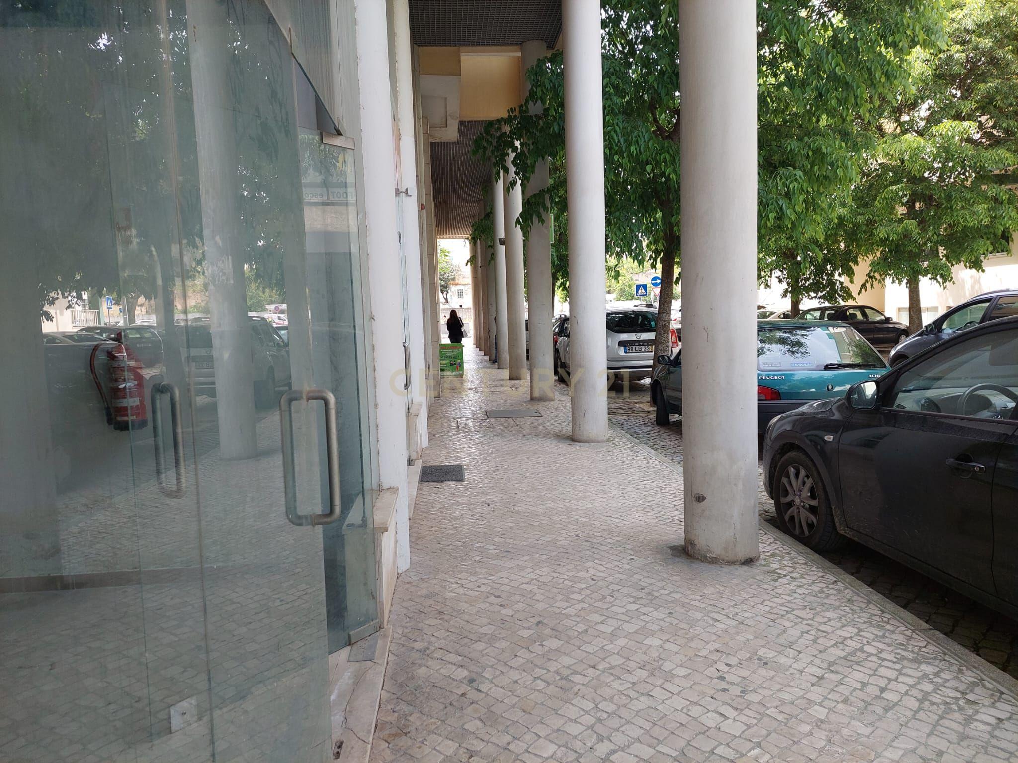 Comércio ou serviços com 140 m2 no CENTRO DE RIO MAIOR - Image 21