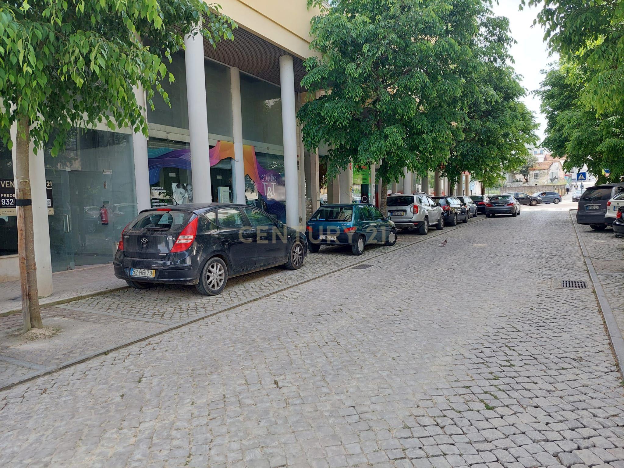 Comércio ou serviços com 140 m2 no CENTRO DE RIO MAIOR - Image 22