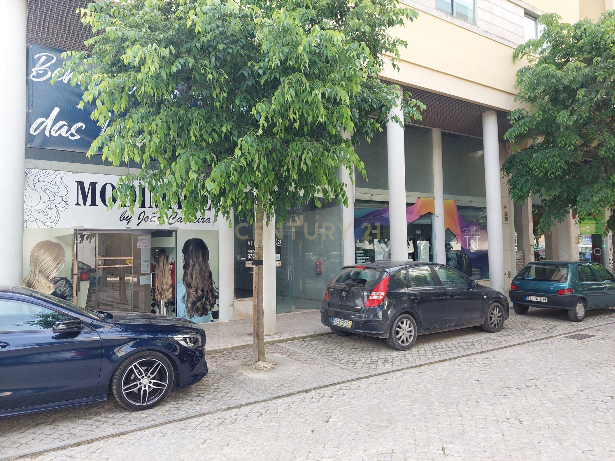 Comércio ou serviços com 140 m2 no CENTRO DE RIO MAIOR - Image 4