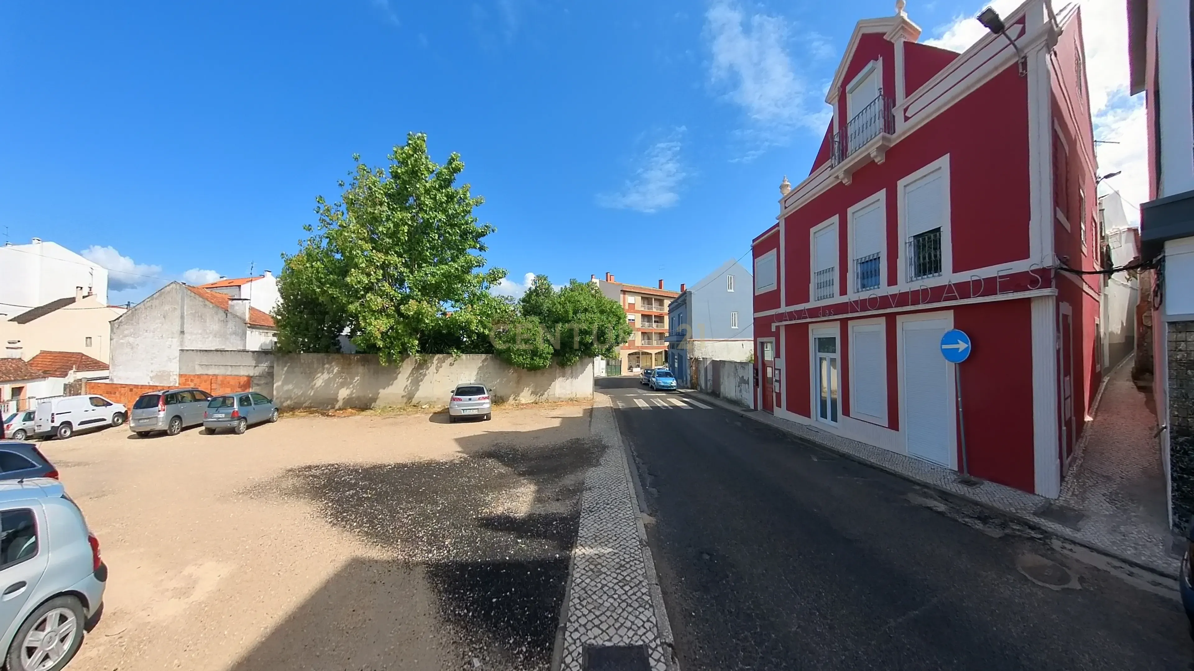 Terreno para construção no Centro do Bombarral. Óptima oportunidade de negócio. - Image 1
