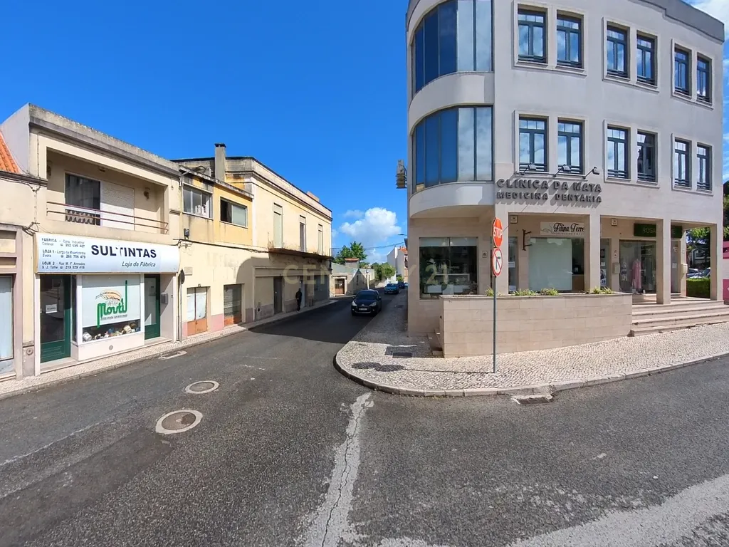 Terreno para construção no Centro do Bombarral. Óptima oportunidade de negócio. - Image 11