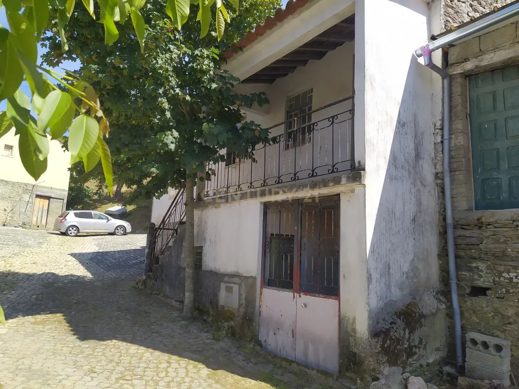 Moradia para recuperar - Veigas (Quintanilha) - Image 1