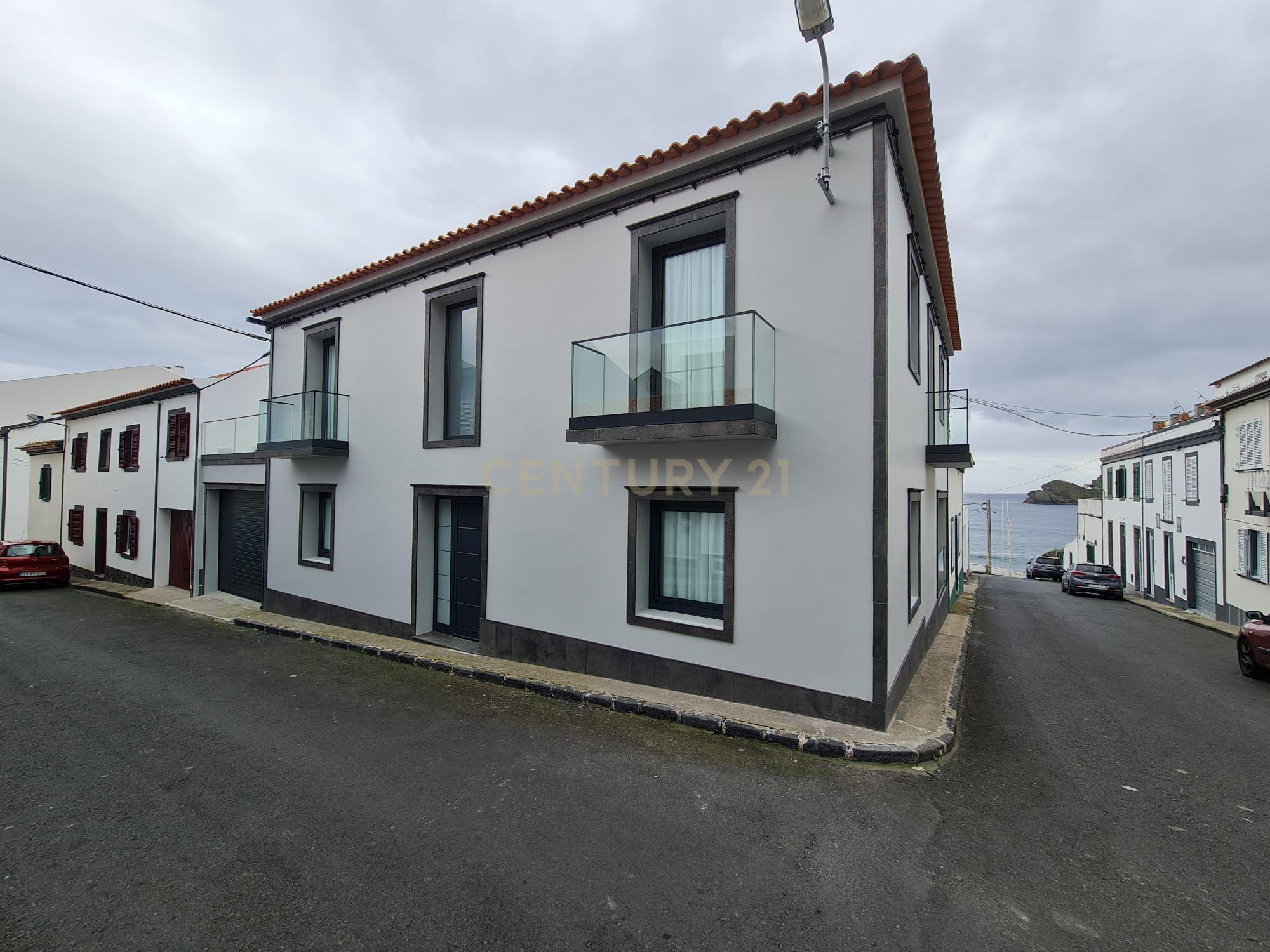 Moradia T3 Requintada em Vila Franca do Campo - Image 2