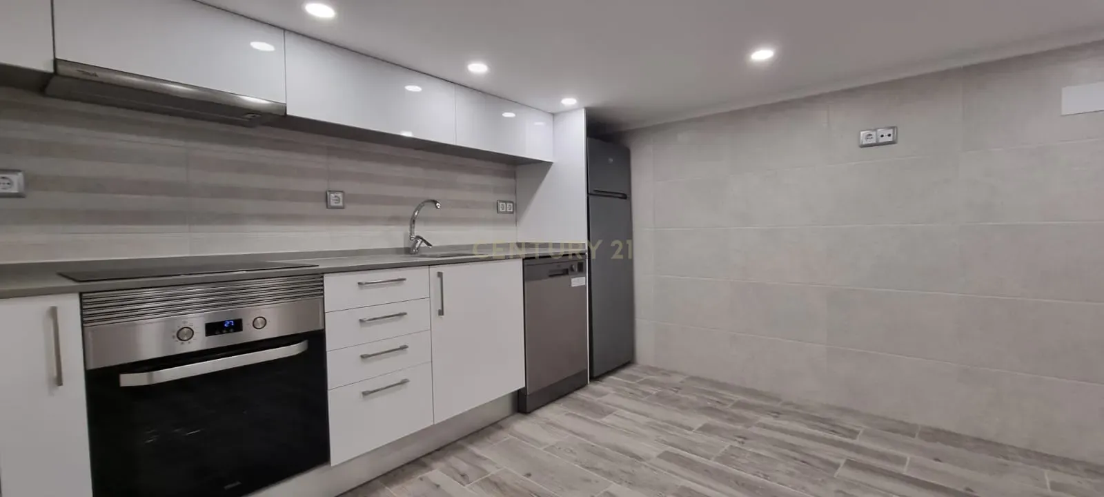 Moradia T2 com Logradouro em Sesimbra - Image 1