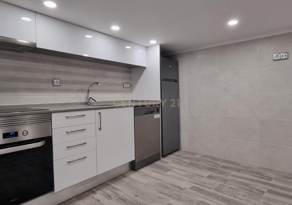 Moradia T2 com Logradouro em Sesimbra - Image 1