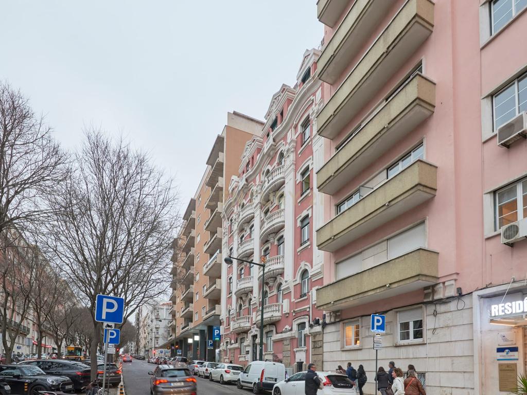 Apartamento com 11 quartos na Avenida António Augusto Aguiar - Avenidas Novas - Image 2