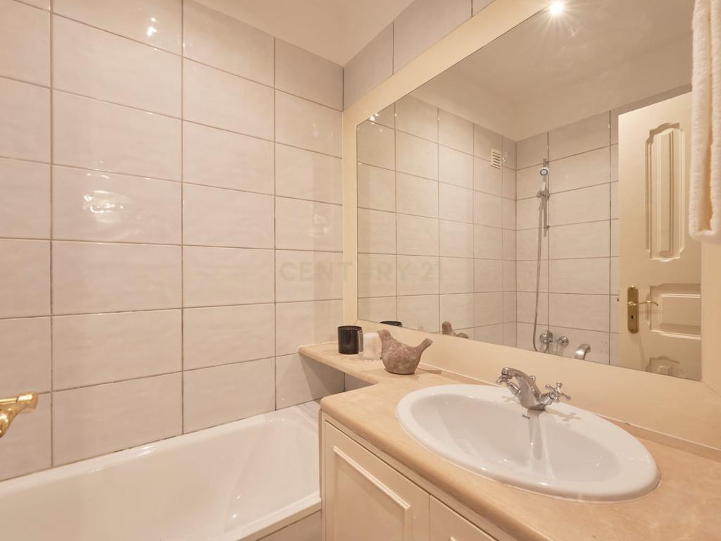 Apartamento com 11 quartos na Avenida António Augusto Aguiar - Avenidas Novas - Image 7
