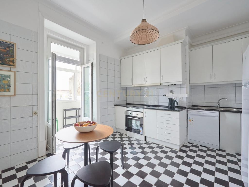 Apartamento com 11 quartos na Avenida António Augusto Aguiar - Avenidas Novas - Image 10