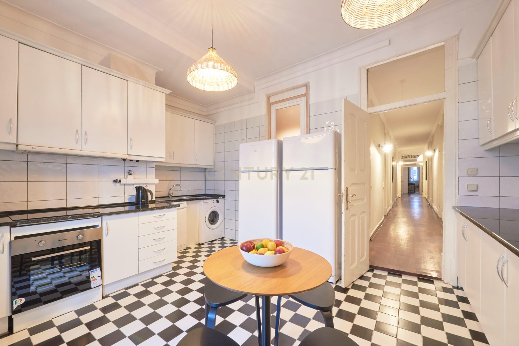Apartamento com 11 quartos na Avenida António Augusto Aguiar - Avenidas Novas - Image 12
