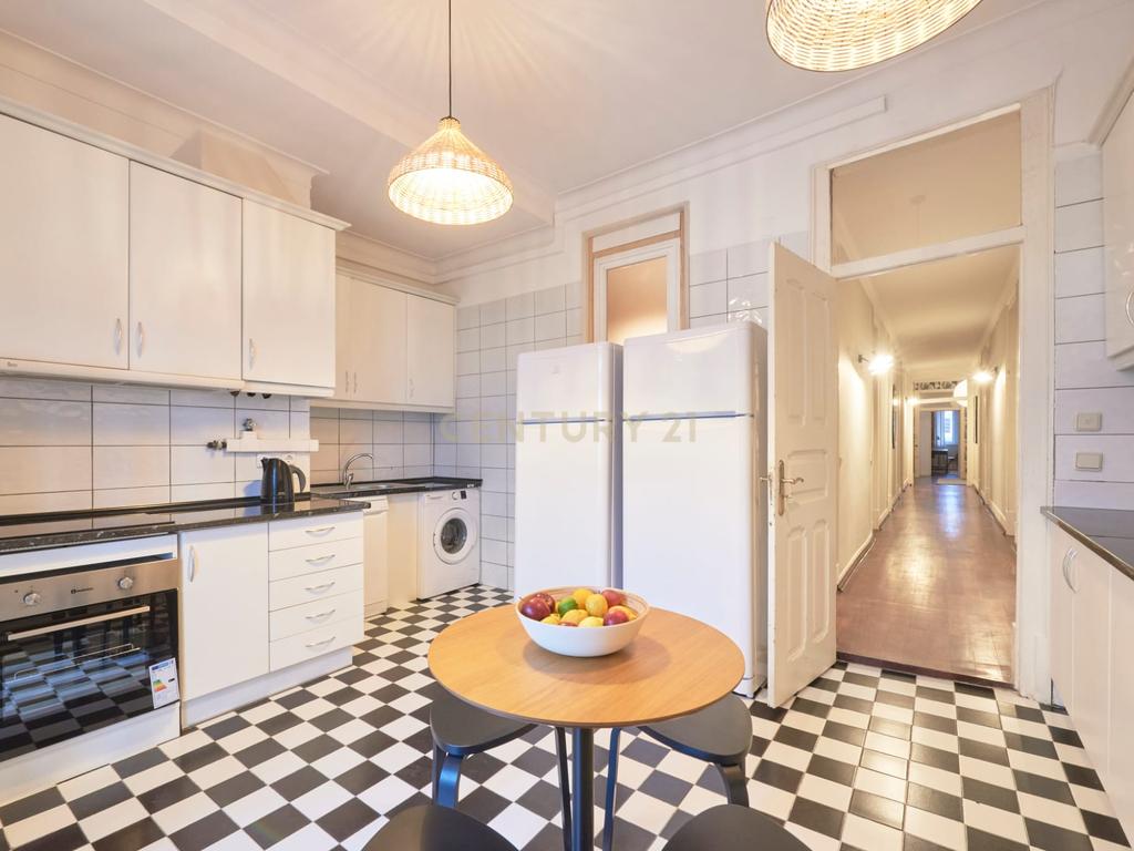Apartamento com 11 quartos na Avenida António Augusto Aguiar - Avenidas Novas - Image 12