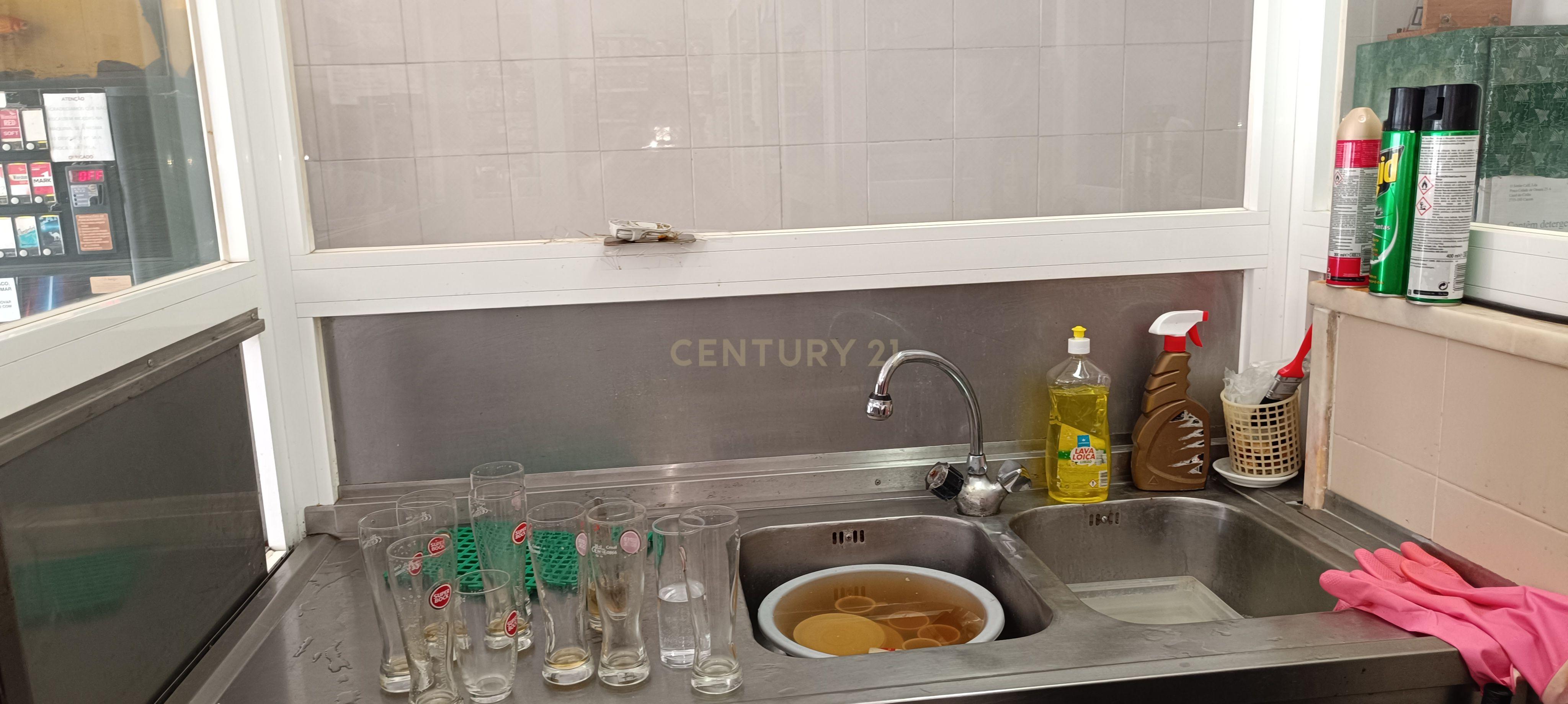 Loja com 2 Pisos no Cacém - Image 15