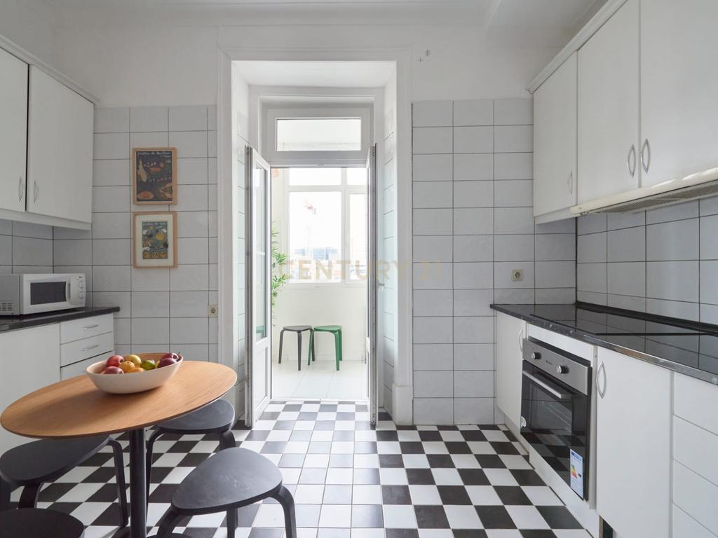 Apartamento com 11 quartos na Avenida António Augusto Aguiar - Avenidas Novas - Image 11