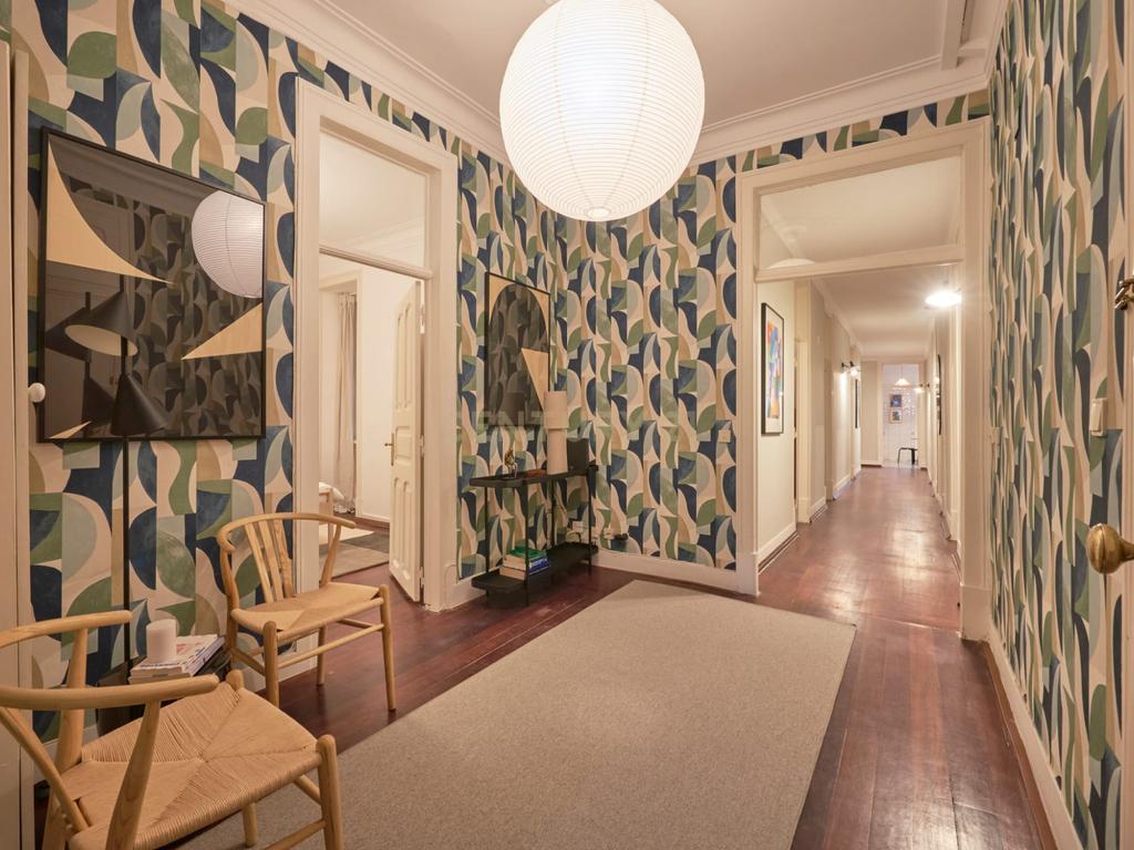 Apartamento com 11 quartos na Avenida António Augusto Aguiar - Avenidas Novas - Image 1