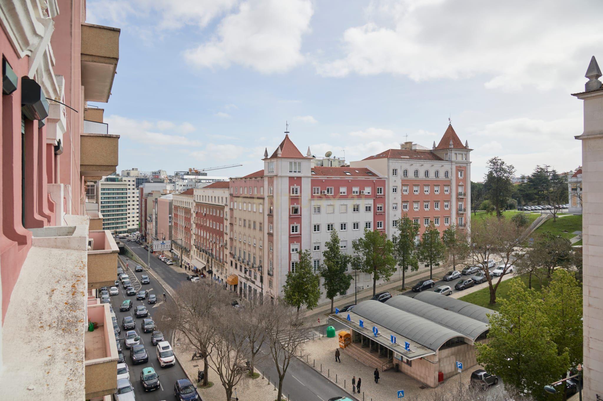 Apartamento com 11 quartos na Avenida António Augusto Aguiar - Avenidas Novas - Image 3