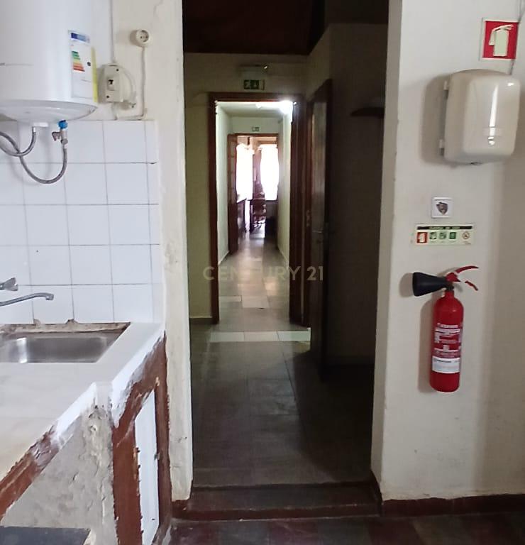 Excelente Oportunidade de Investimento em Santa Vitória, Beja: Moradia T4 + 2 Armazéns + Comércio - Image 10
