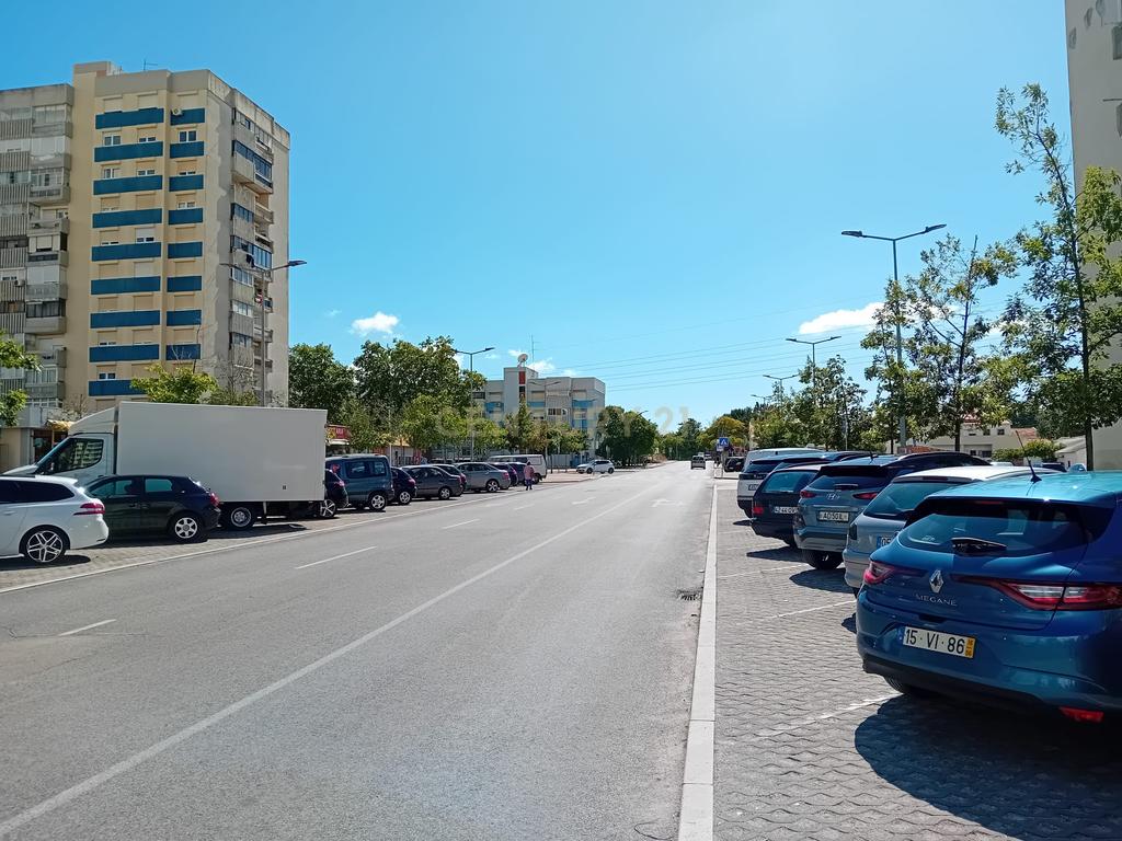 Espaço Comercial (Churrasqueira) Santo António da Charneca/ Barreiro - Image 31