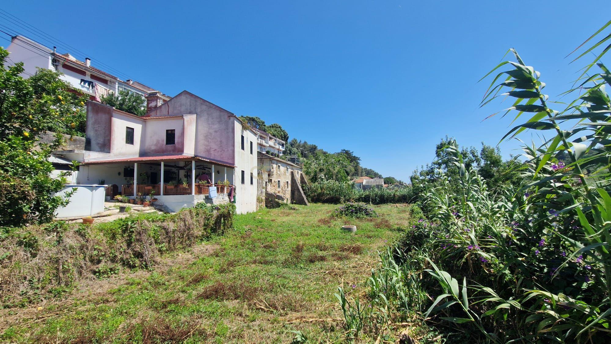 Moradia e lote de terreno com 2.771 m2 | Barcarena - Image 1
