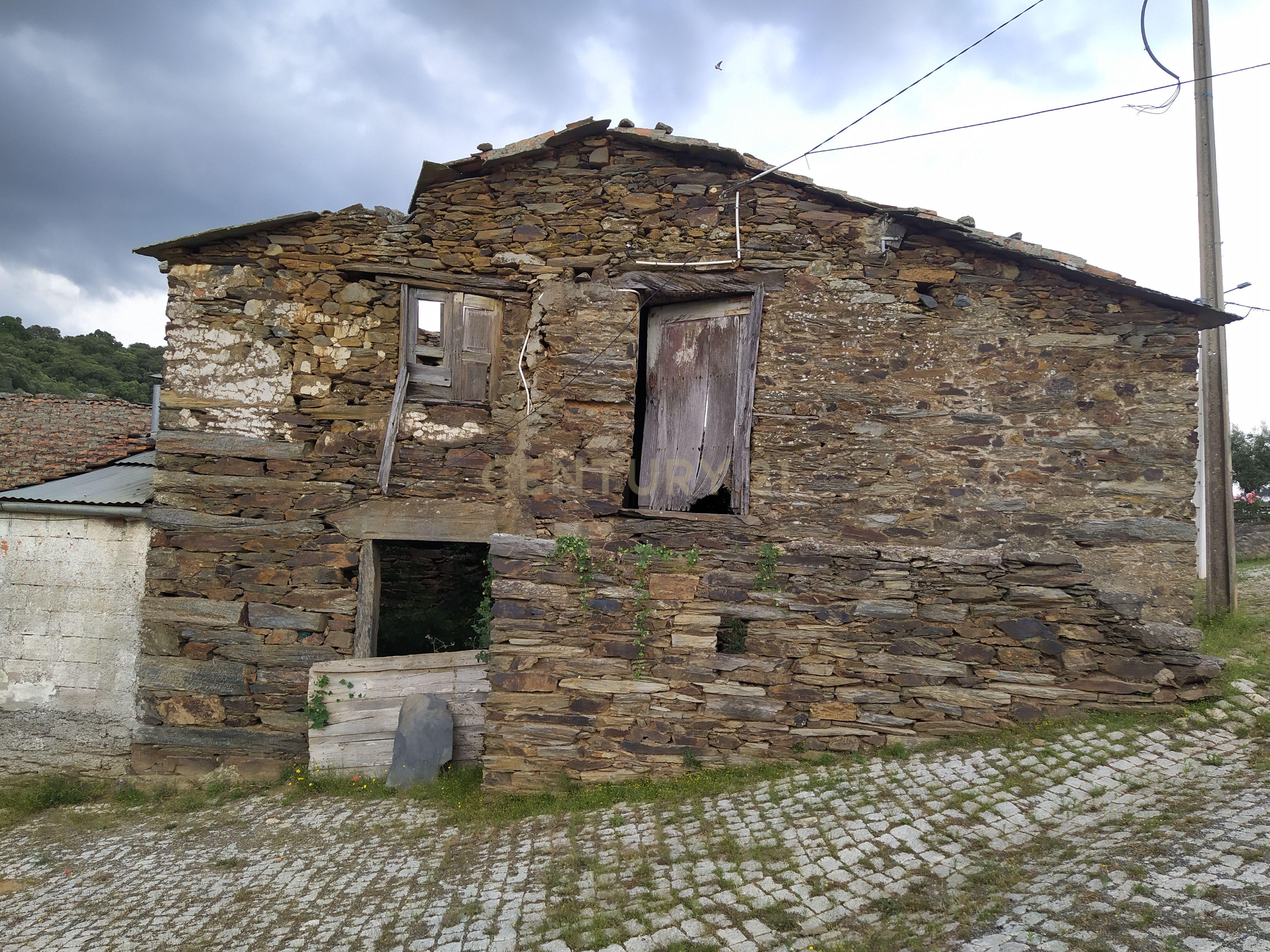 Casa em Ruínas para Recuperação em Veigas, Quintanilha - 30.000€ - Image 3