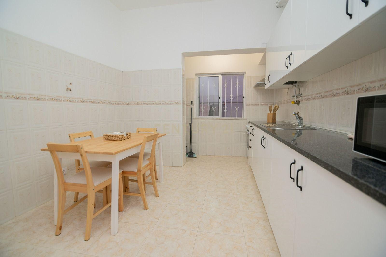 Apartamento com 2 quartos recentemente renovado em zona calma de Silves. - Image 9