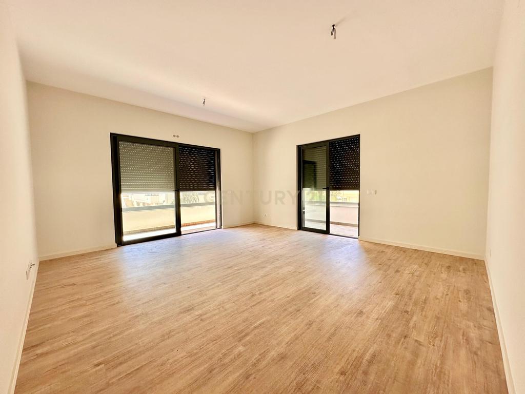 NOVO! Apartamento T4 em Portimão, Algarve - Image 1