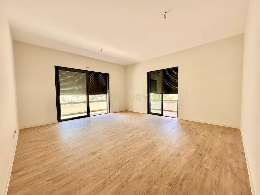 NOVO! Apartamento T4 em Portimão, Algarve - Image 1