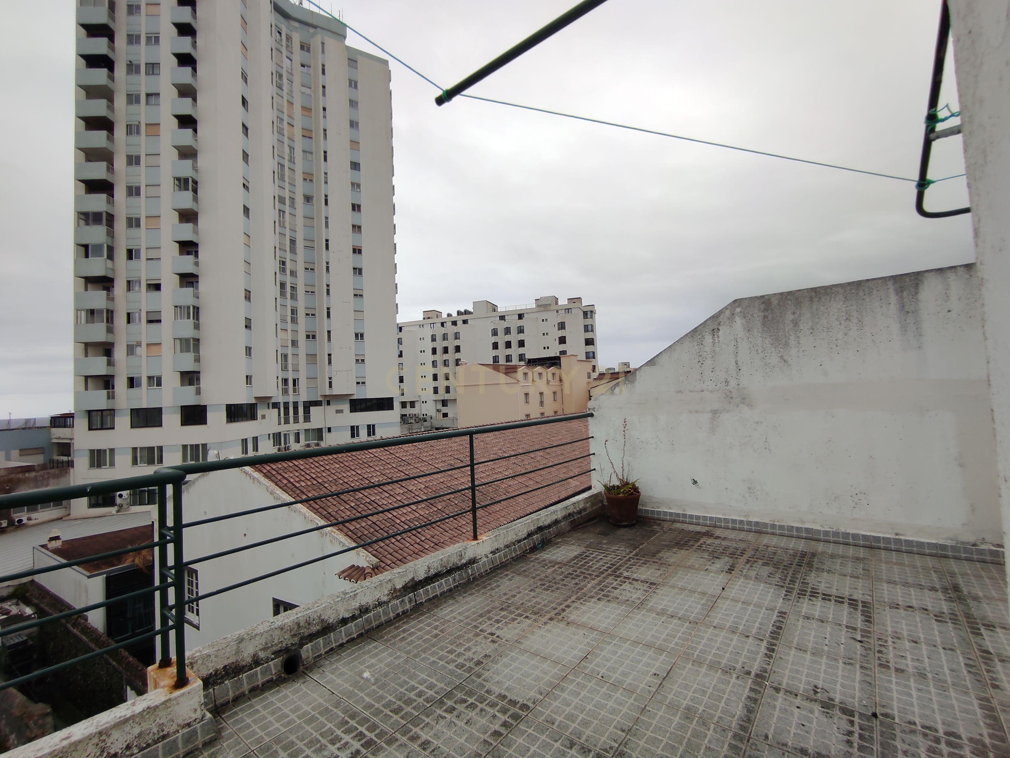 Apartamento T3 + 2 no centro da cidade de Ponta Delgada | Varanda | Terraço - Image 26