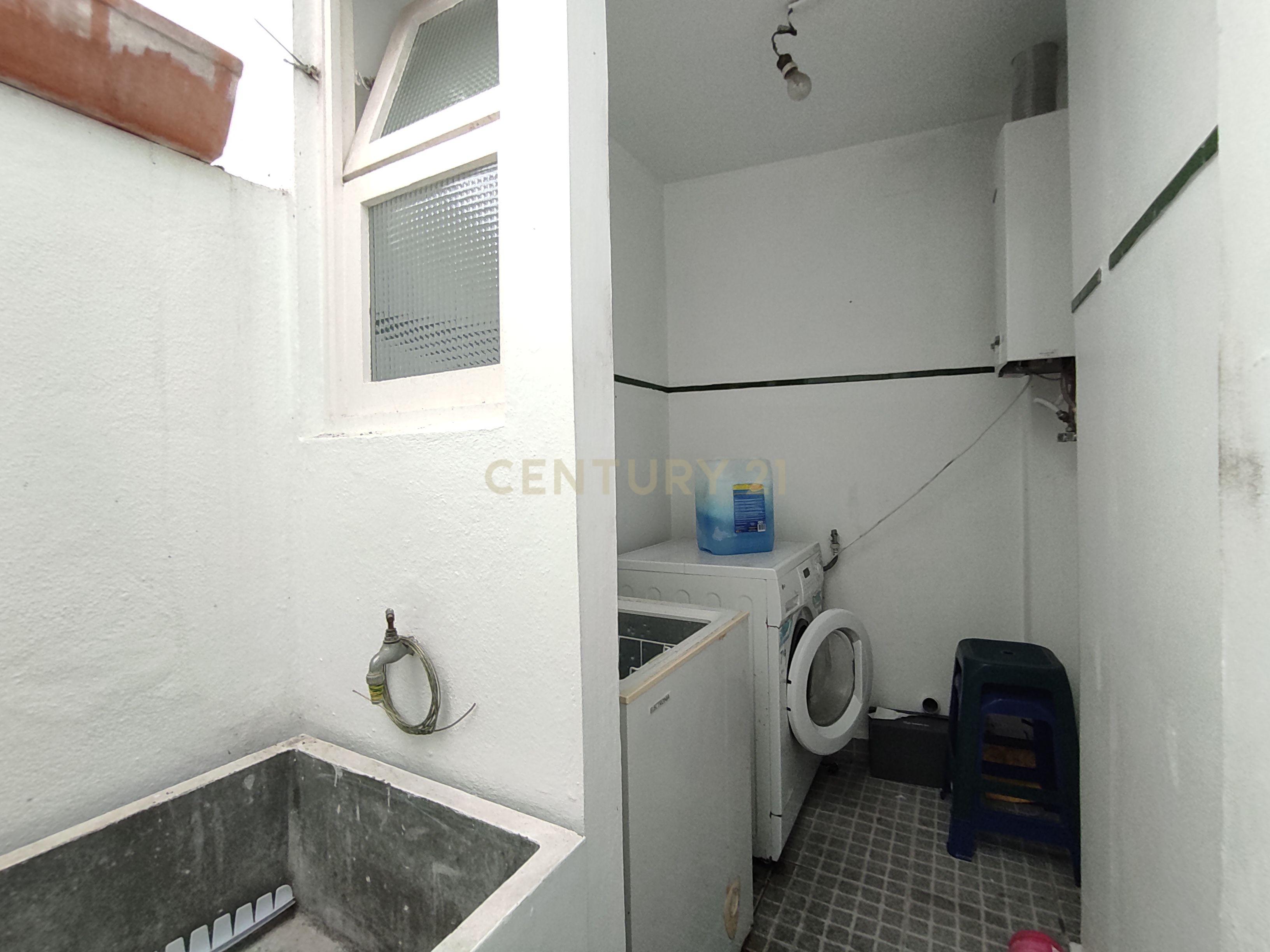 Apartamento T3 + 2 no centro da cidade de Ponta Delgada | Varanda | Terraço - Image 12