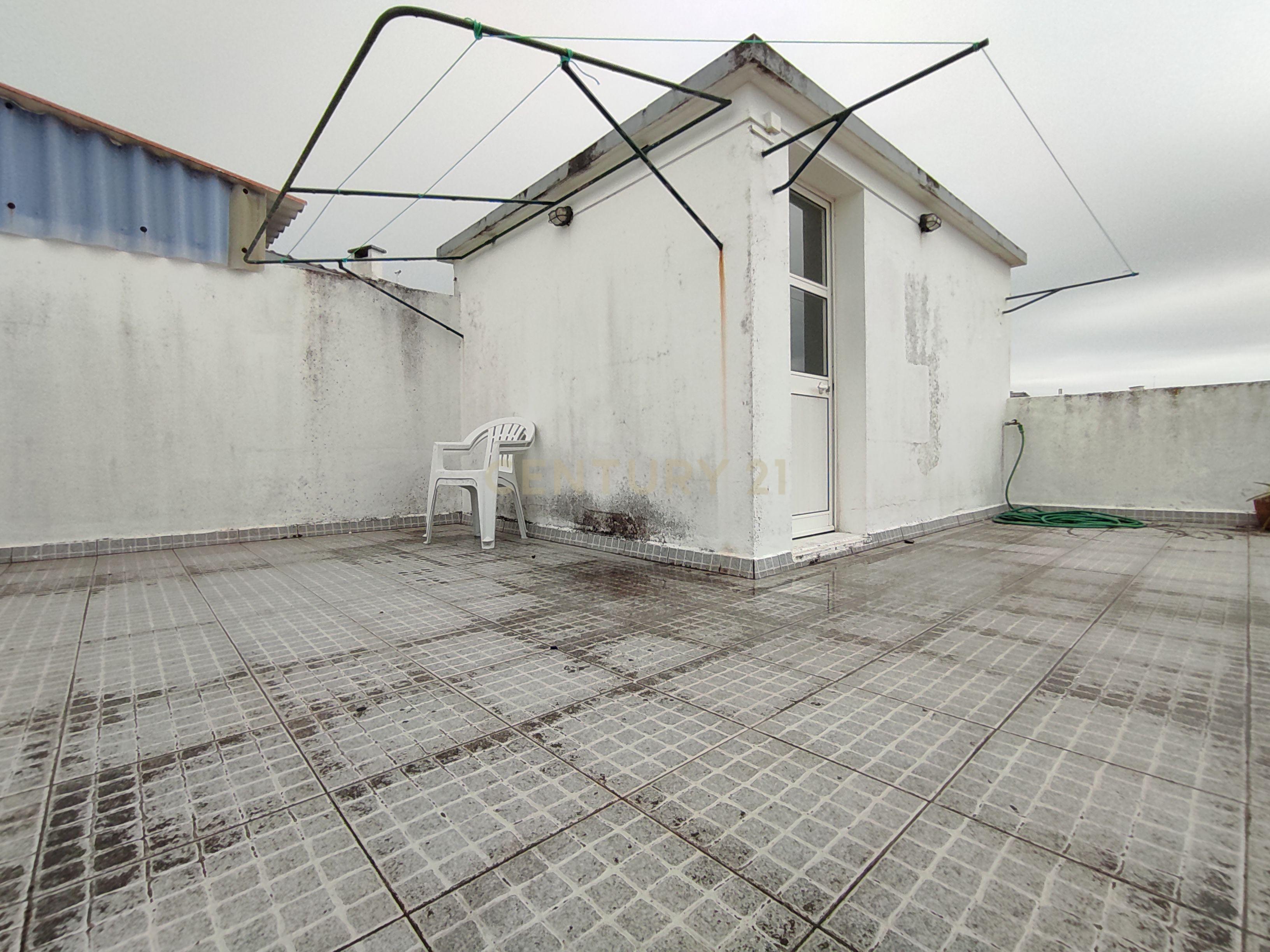 Apartamento T3 + 2 no centro da cidade de Ponta Delgada | Varanda | Terraço - Image 8