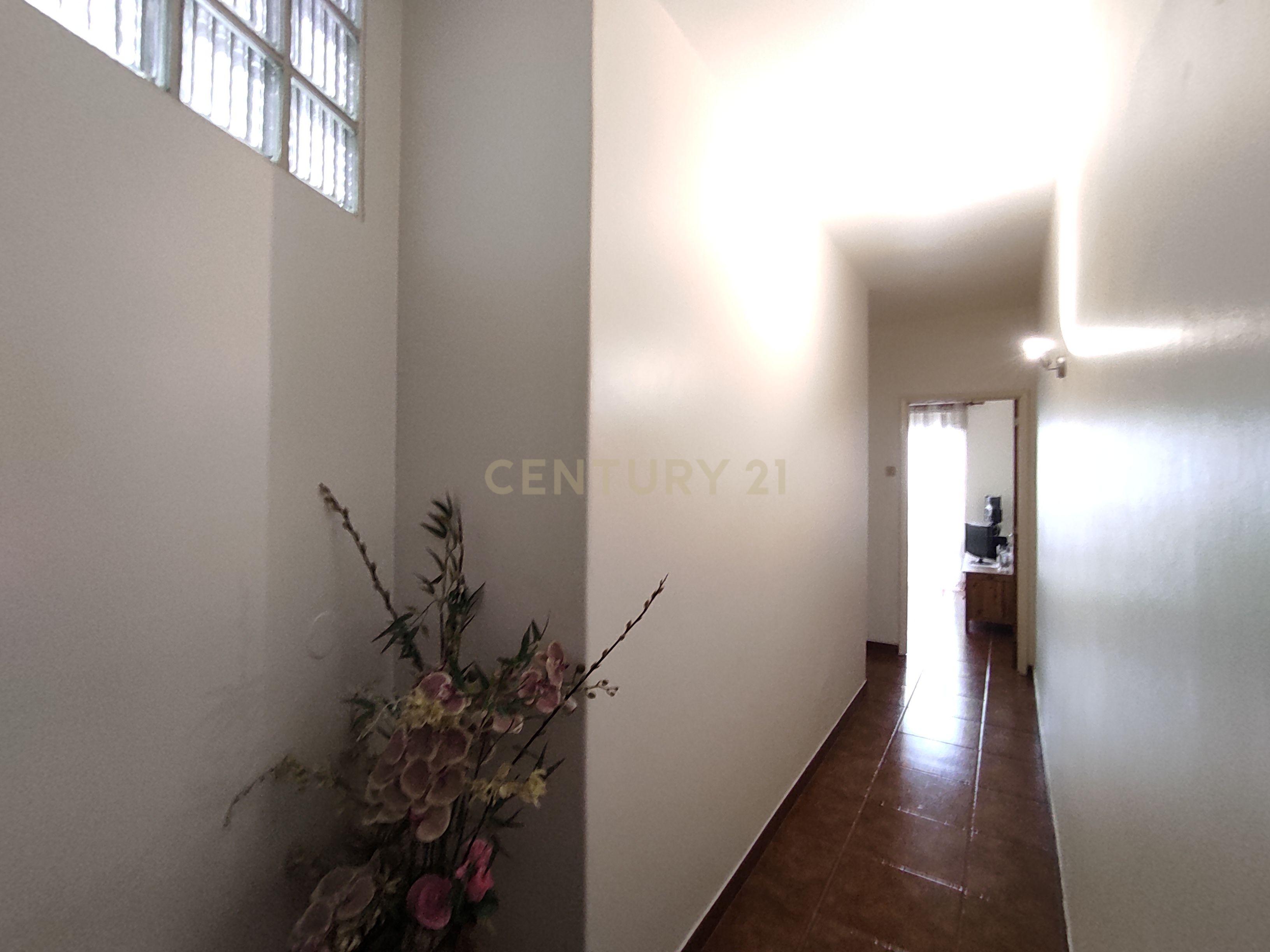Apartamento T3 + 2 no centro da cidade de Ponta Delgada | Varanda | Terraço - Image 11