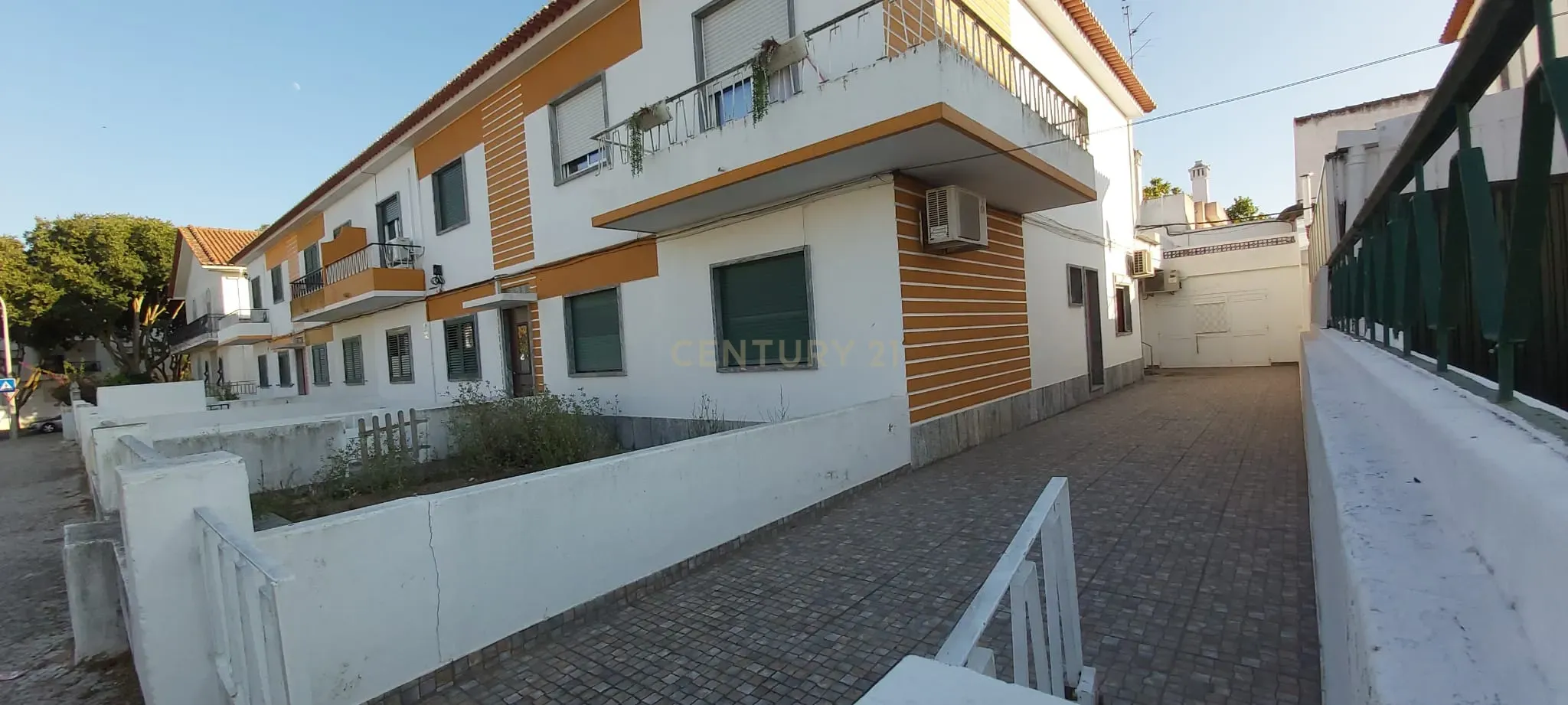 BEJA-ALENTEJO, Rés-do-Chão com 4 Quartos ,Terraço, Garagem e espaço exterior, , - Image 1