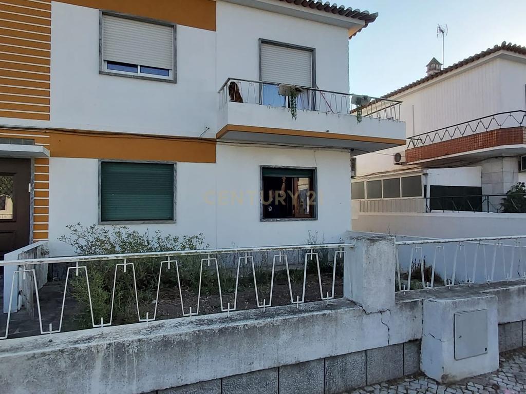 BEJA-ALENTEJO,   Rés-do-Chão com  4 Quartos ,Terraço,  Garagem e espaço exterior,  , - Image 12