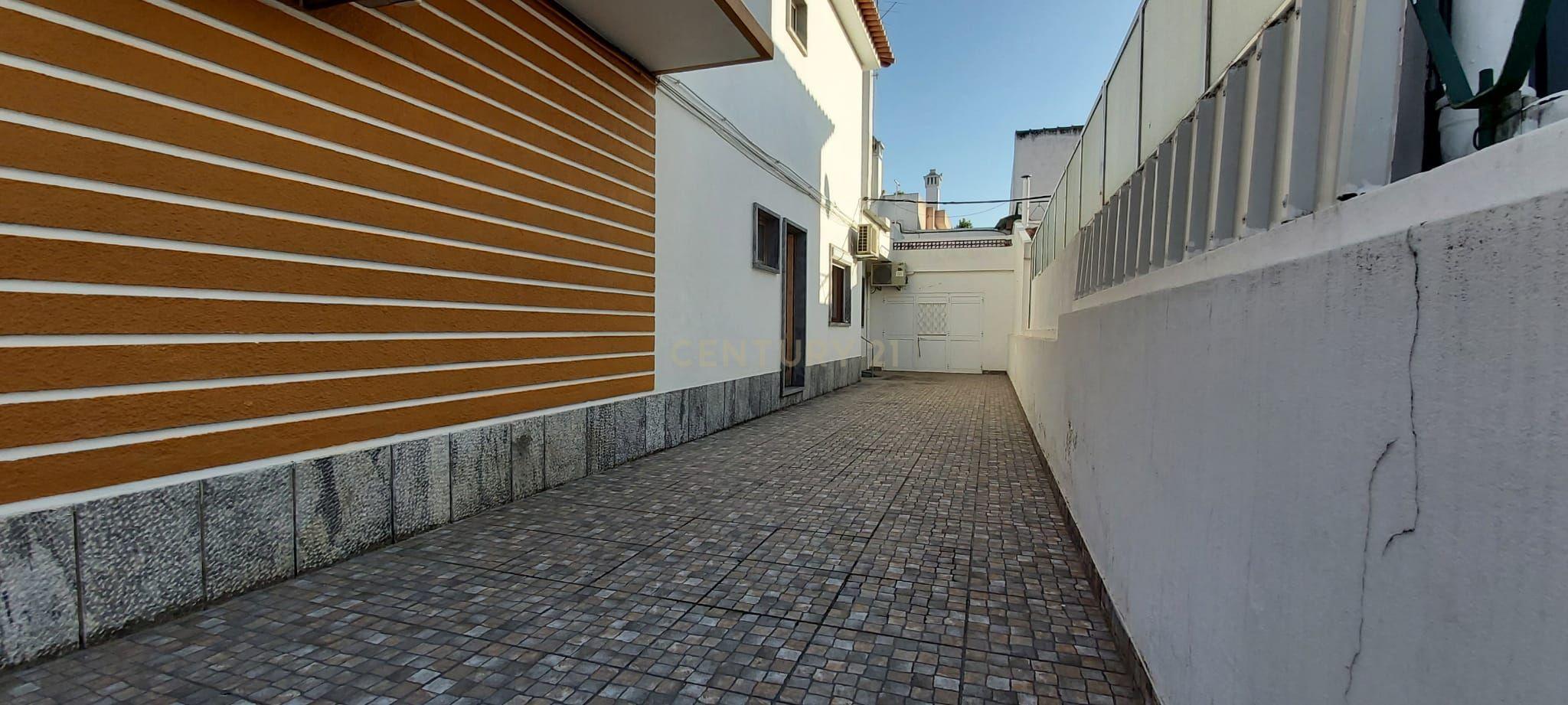 BEJA-ALENTEJO, Rés-do-Chão com 4 Quartos ,Terraço, Garagem e espaço exterior, , - Image 33