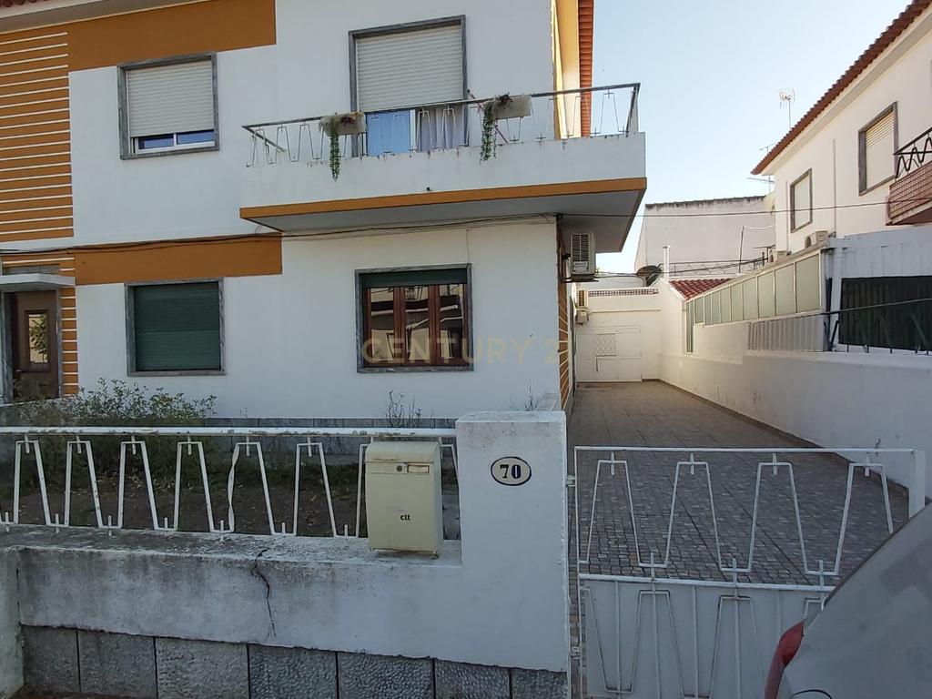 BEJA-ALENTEJO,   Rés-do-Chão com  4 Quartos ,Terraço,  Garagem e espaço exterior,  , - Image 32