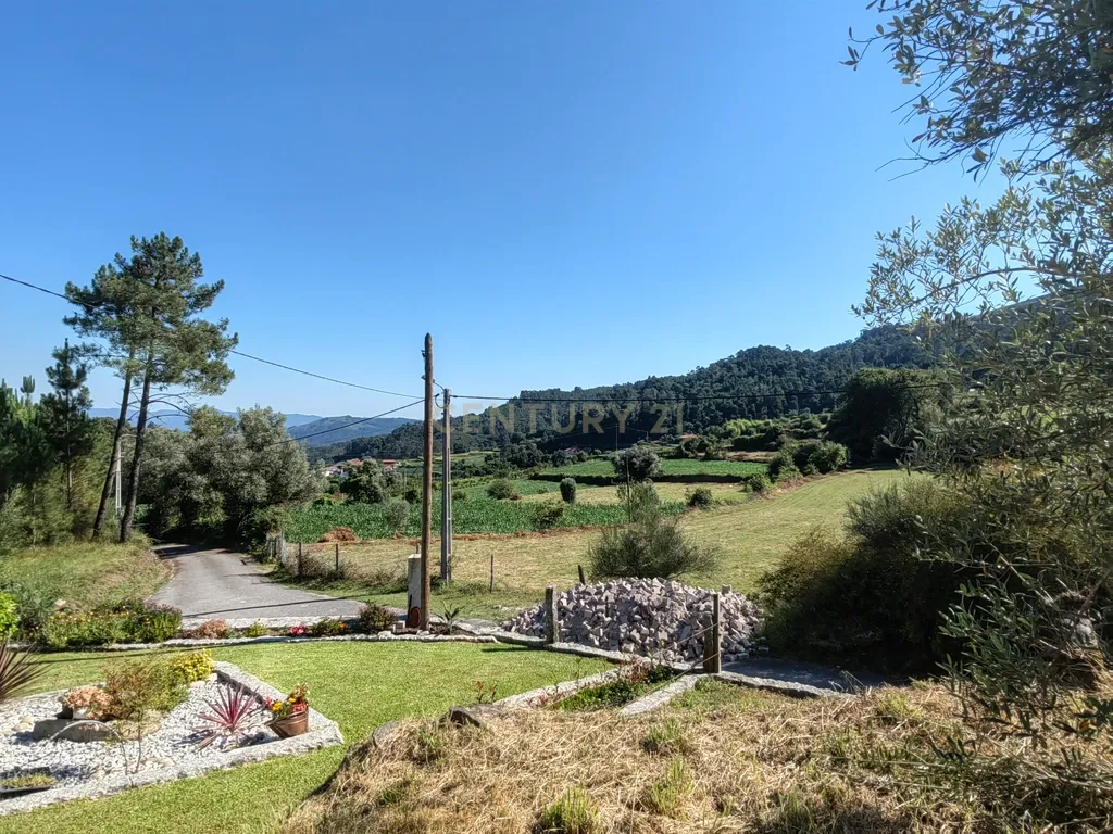 Casa Antiga para Recuperação em Eiras, Arcos de Valdevez - Image 1